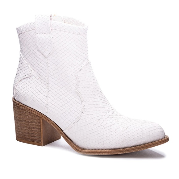 Dirty Laundry Cowboy Boots - Picture 3 of 14